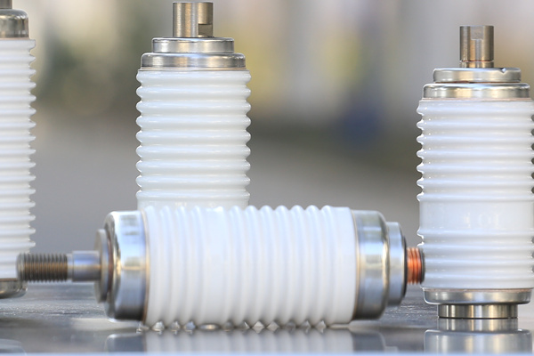 怎樣解決真空滅弧室的漏氣問題？