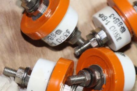 真空開關管的氣密絕緣系統(tǒng)、屏蔽系統(tǒng)以及導電系統(tǒng)